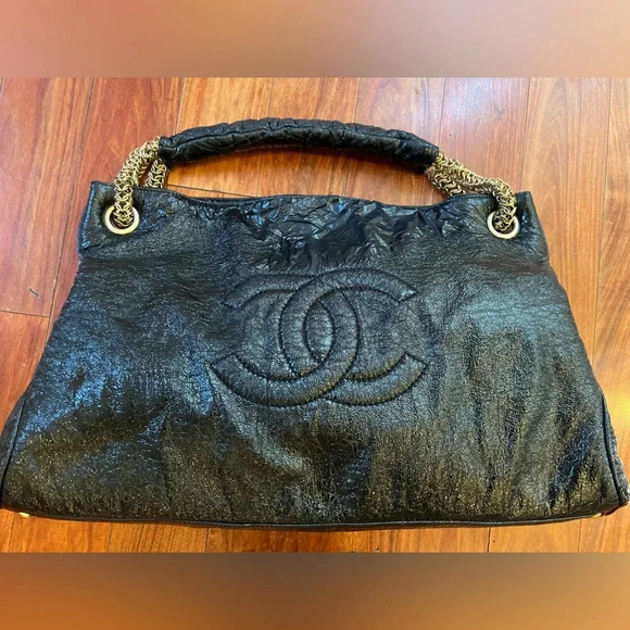 Vintage CHANEL Black Textured Handbag with CC Logo - Picture 1 of 9